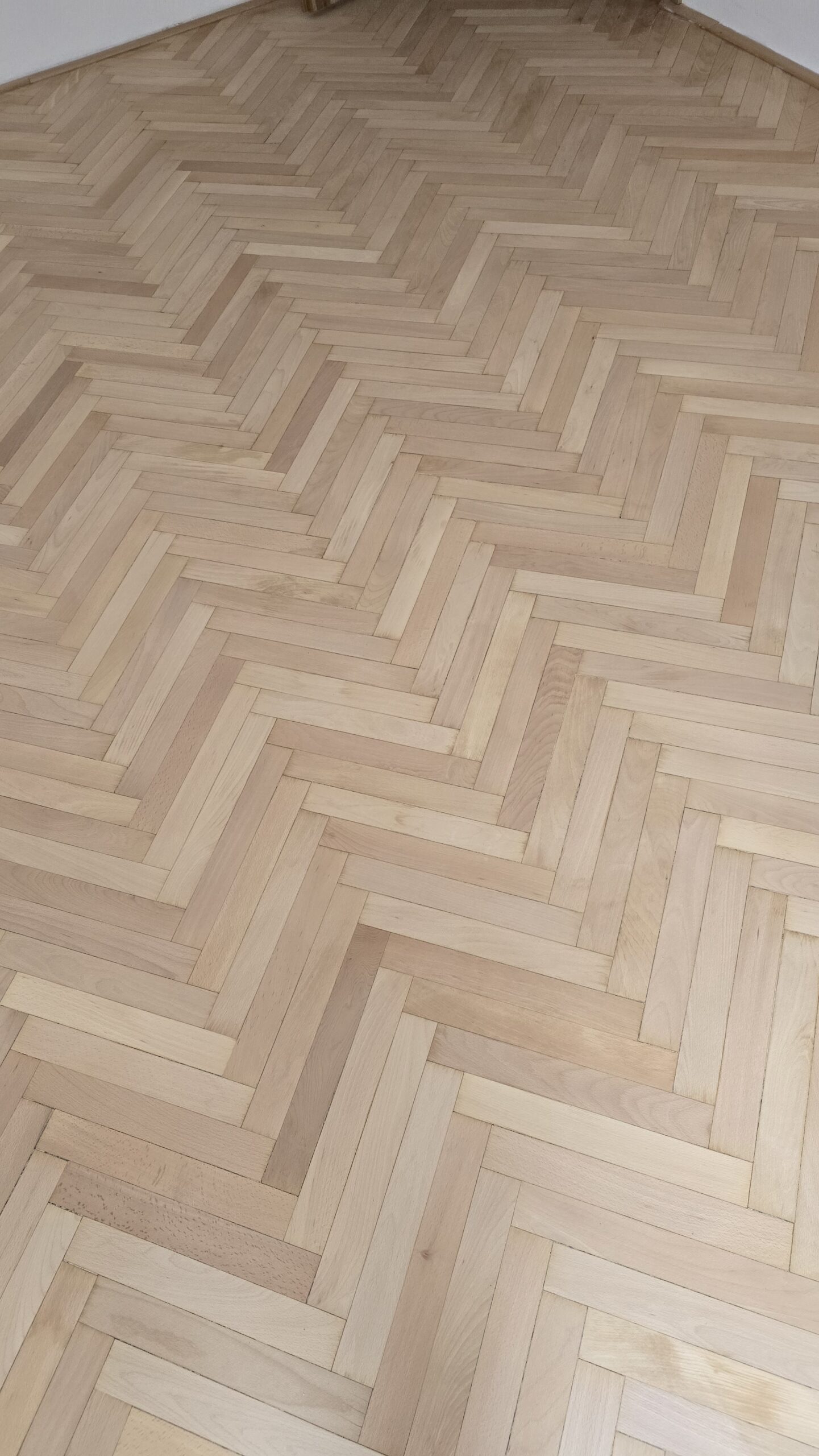 Renovace dřevěných parket – broušení a povrchová úprava